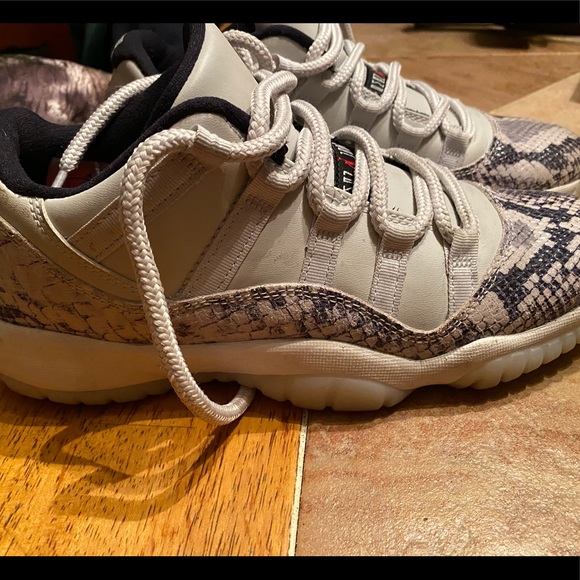 Jordan 11 - Picture 1 of 5